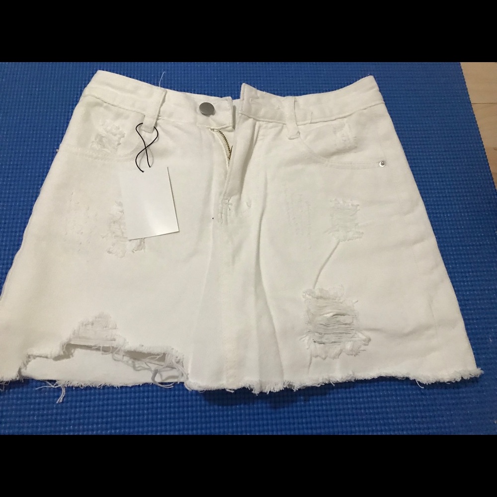 Super cute white jean skirt